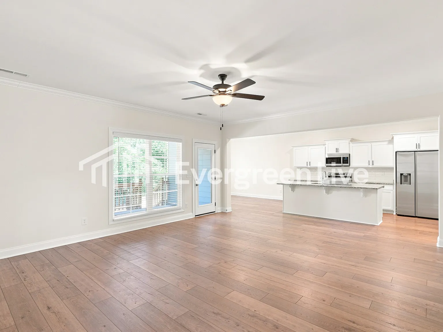 4 bed, 2.5 bath, 1924 sqft, $2,145 — Photo 3