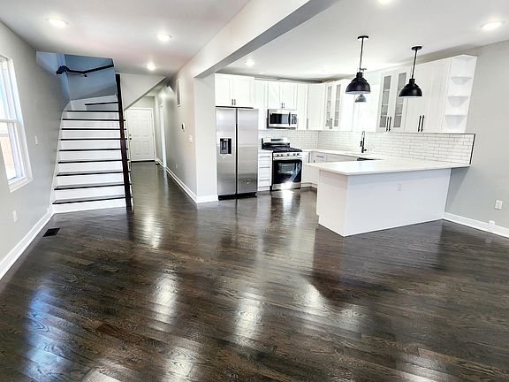 3rd image of 5029 Wegg Ave