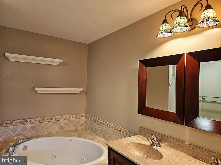 125 Vernon Ct — Photo 20
