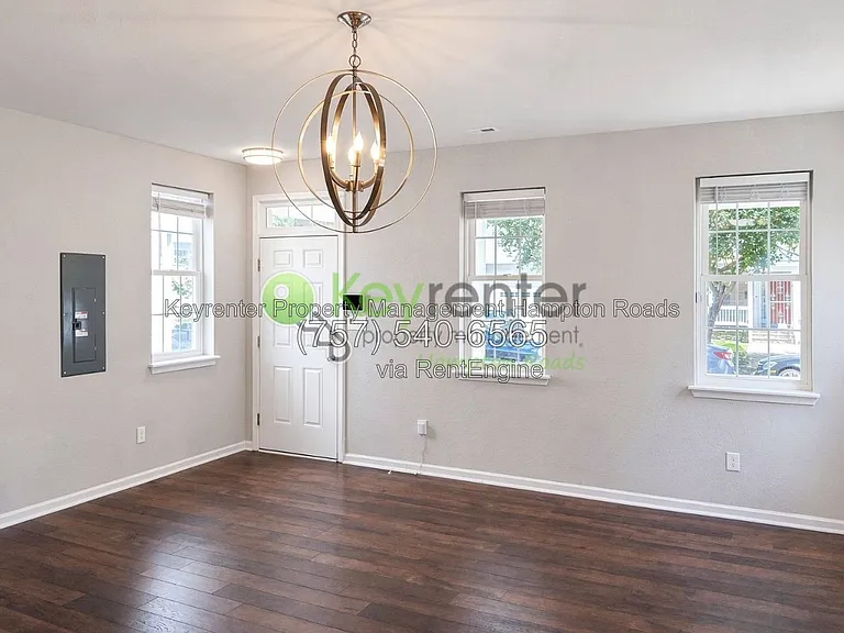 1021 Billings St — Photo 3