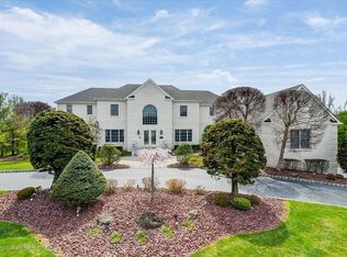 120 Laredo Dr, Morganville, NJ 07751