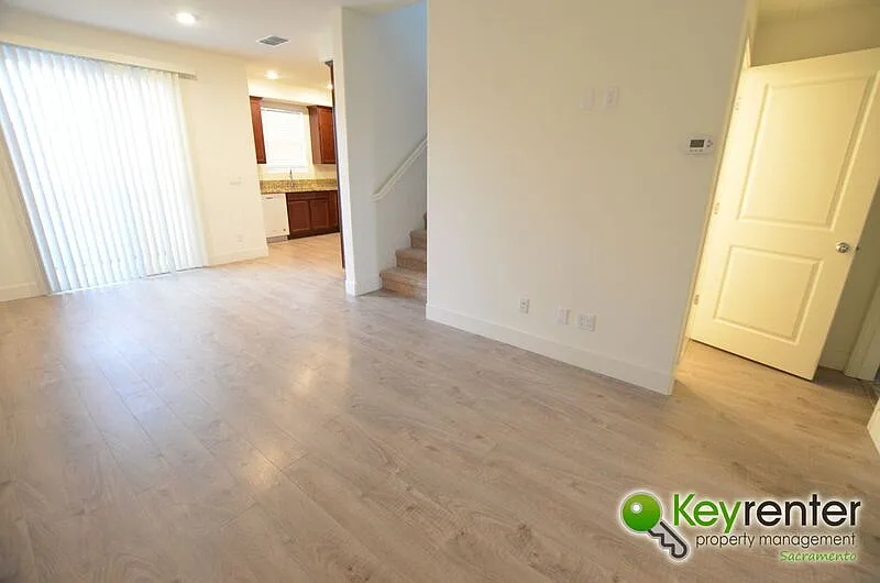 4 bed, 4.0 bath, 1658 sqft, $2,500 — Photo 2