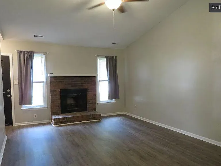136 Corey Cir — Photo 2
