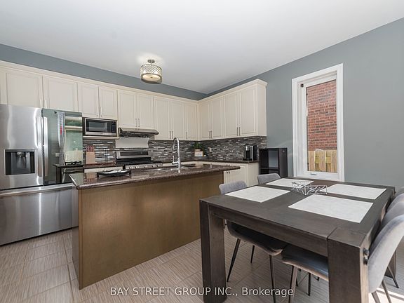 3rd image of 116 Winterberry Blvd