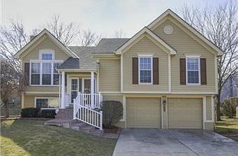 1st image of 1404 NE Burgandy Ln