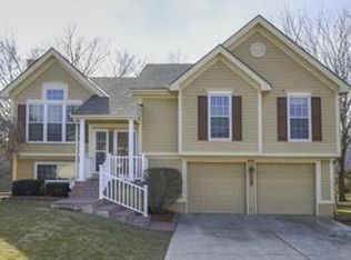 1404 NE Burgandy Ln, Lees Summit, MO 64086