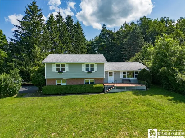 38 Dale Dr, Cassadaga, NY 14718