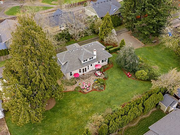 2nd image of 615 NW Territorial Rd