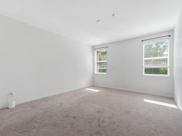 1346 Grantham Dr — Photo 15