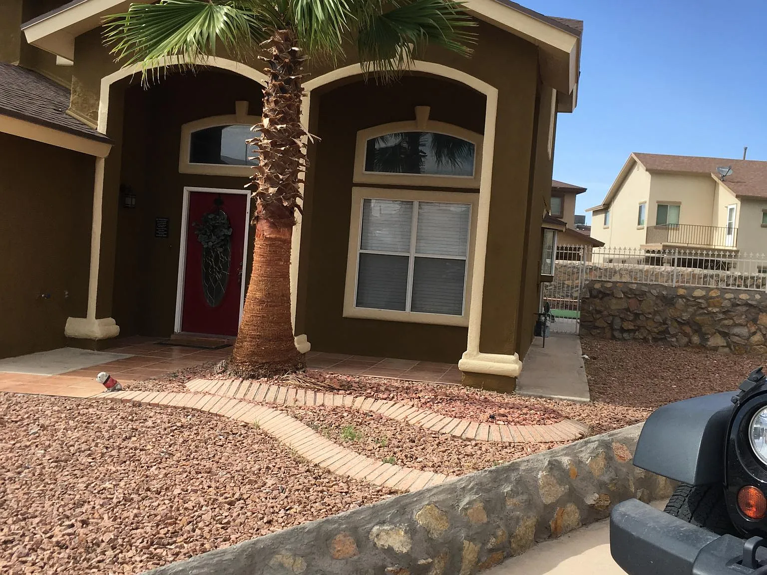 4 bed, 2200 sqft, $2,100 — Photo 3
