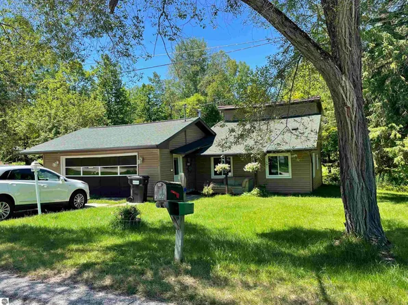 9856 S Perrins Landing Dr, Traverse City, MI 49684