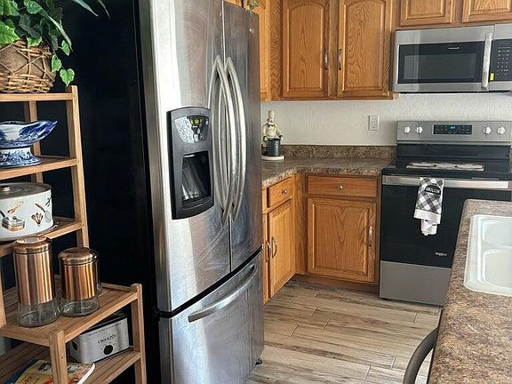 3rd image of 11621 W CHERYL Drive