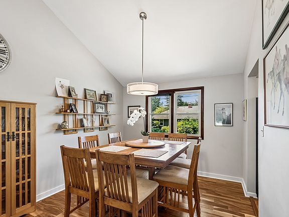 5th image of 586 N Garfield Blvd