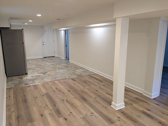 5th image of 2814 W Farragut Ave #G-1