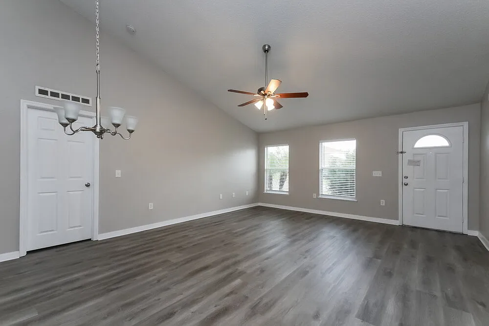 3 bed, 2.0 bath, 1976 sqft, $2,510 — Photo 3