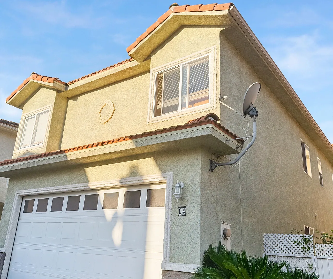 4 bed, 2.5 bath, 1772 sqft, $4,000 — Photo 1