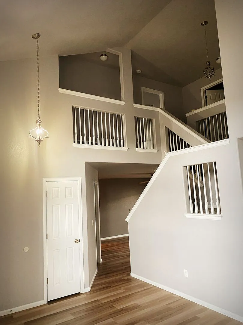 4 bedroom 4 bath single-family home — Photo 3