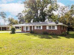231 1st St, Baxley, GA 31513