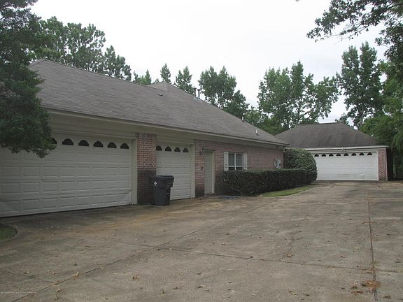 5th image of 675 Bradley Dr