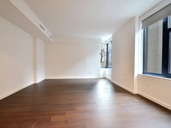 591 Third Avenue image 2 of 6