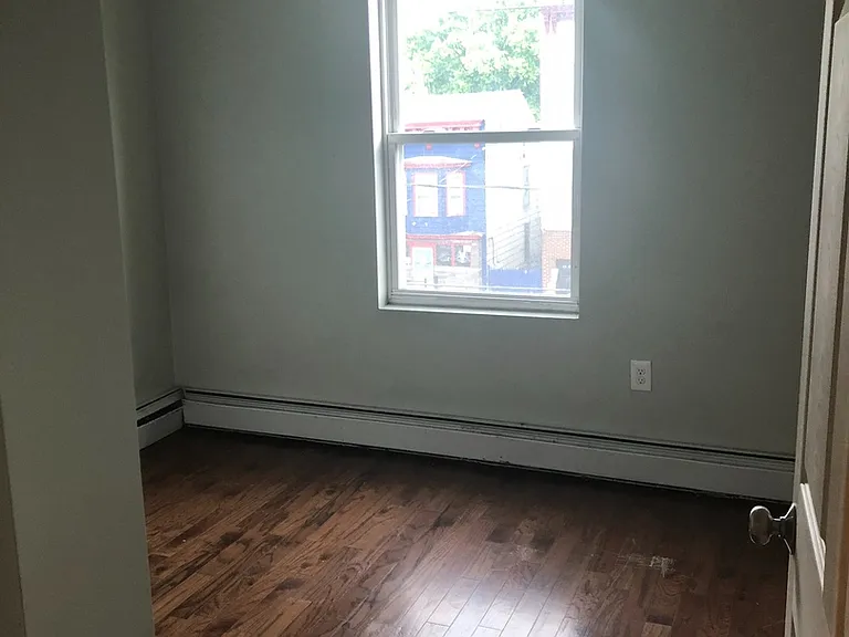 498 Washington Ave — Photo 2