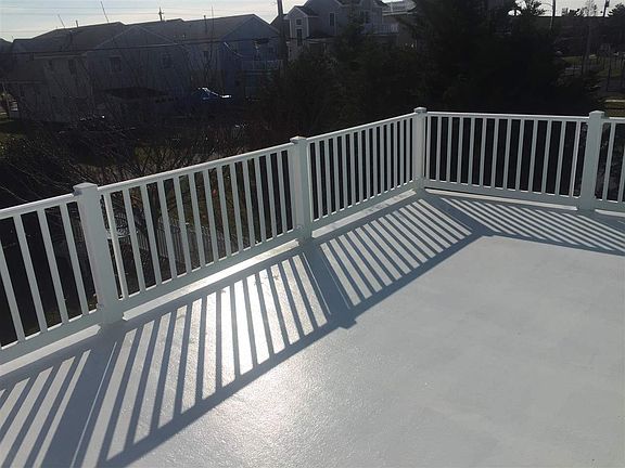 4th image of 1421 Bay Ave #23