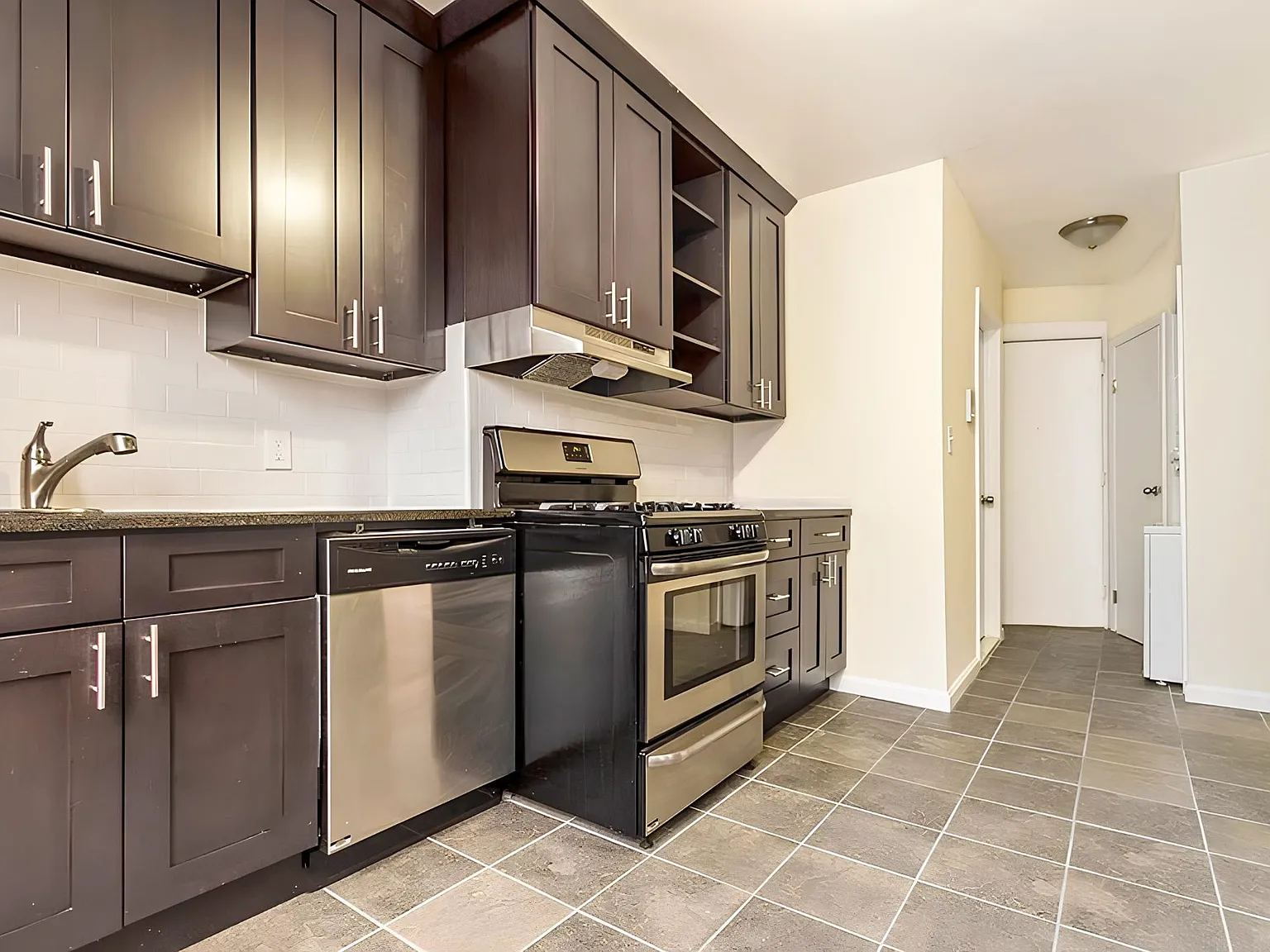 2 bed, 1.0 bath, 900 sqft, $2,500 — Photo 4