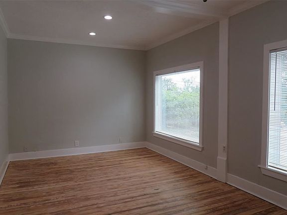 3rd image of 4741 Park Dr