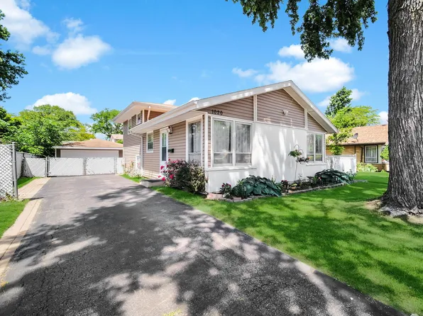 1020 Hahn Pl, West Chicago, IL 60185