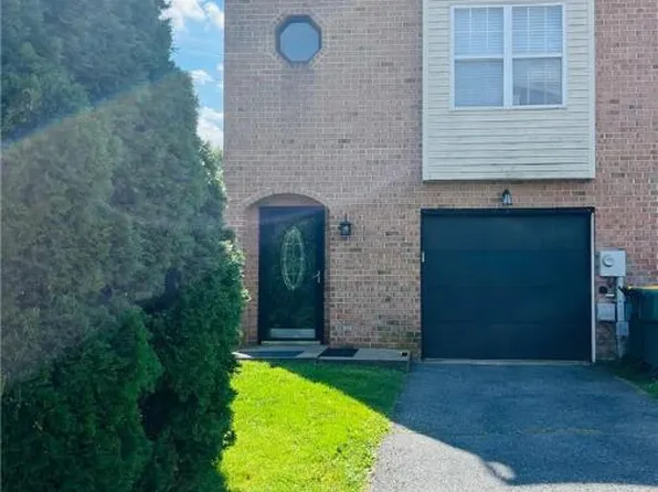 32 Corriere Rd, Easton, PA 18045