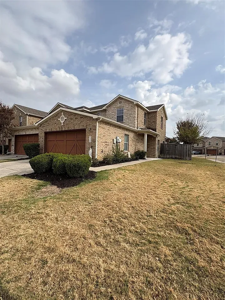 3 bed, 2.5 bath, 1806 sqft, $2,499 — Photo 2