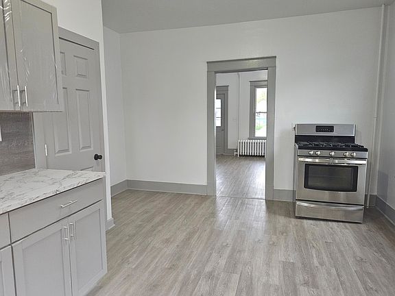 5th image of 3912 Sheridan Rd #1