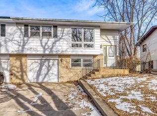 1630 Maple Ln, Elgin, IL 60123