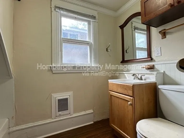 904 W Spofford Ave #B — Photo 5