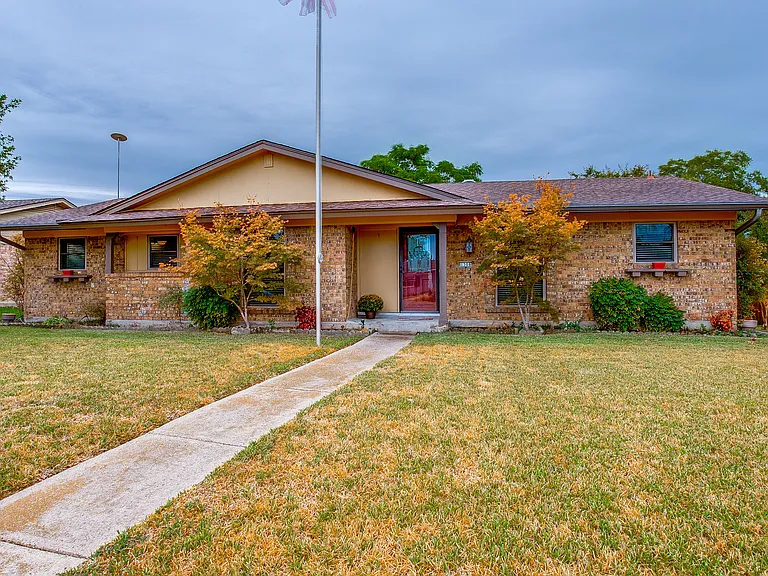 1308 Grinnell Dr — Photo 1