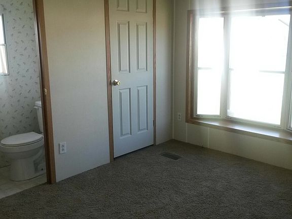4th image of 18400 Southhaven Ave