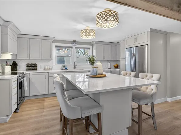 80 Glendale Ave, Warwick, RI 02889