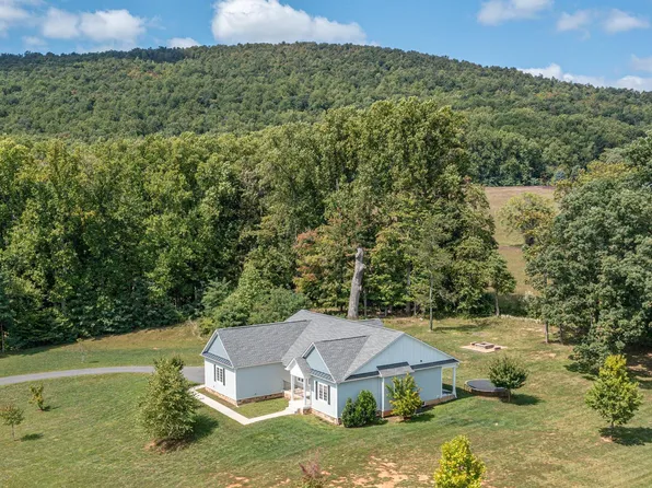 13855 Paris Breeze Pl, Hillsboro, VA 20132