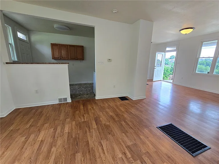 1602 Fallowfield Ave — Photo 11
