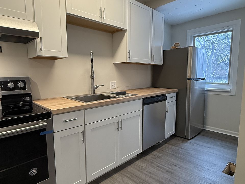 1st image of 147 Hereford St #1