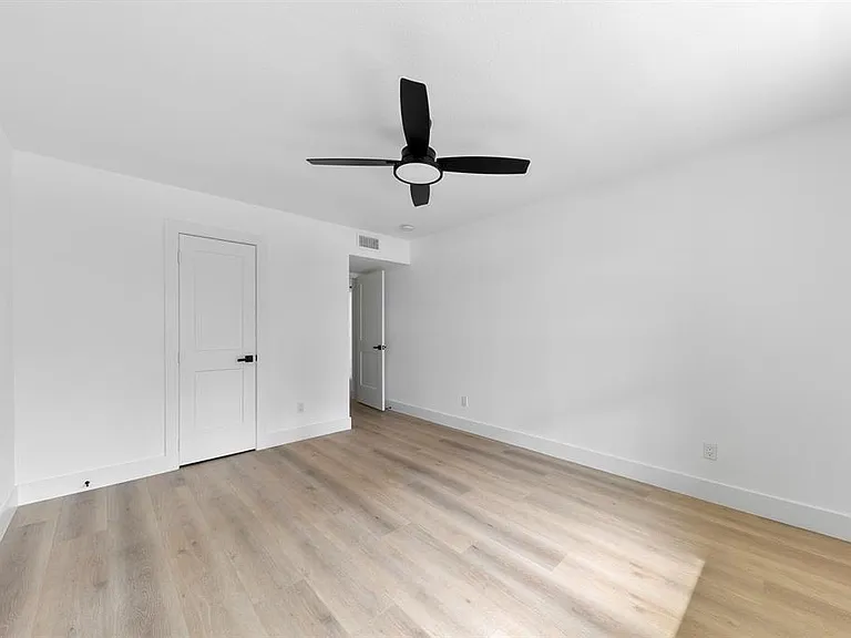 1514 Wirt Rd #4 — Photo 11