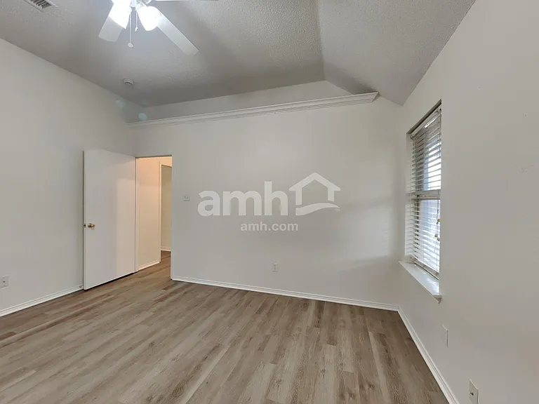 605 Arbor Ln — Photo 6