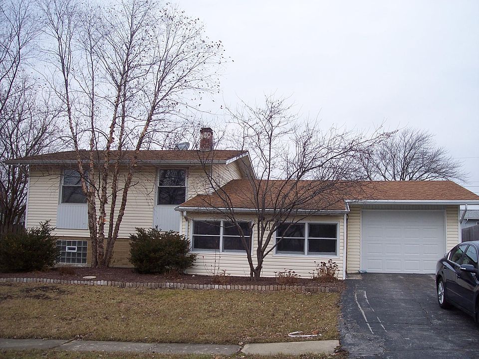 1st image of 9526 W Rosewood Ln