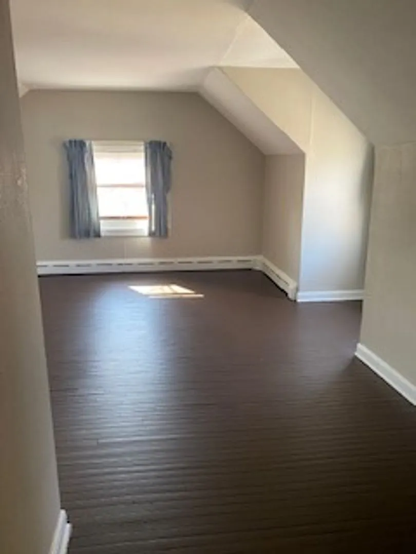 304 Nicholson Street — Photo 2