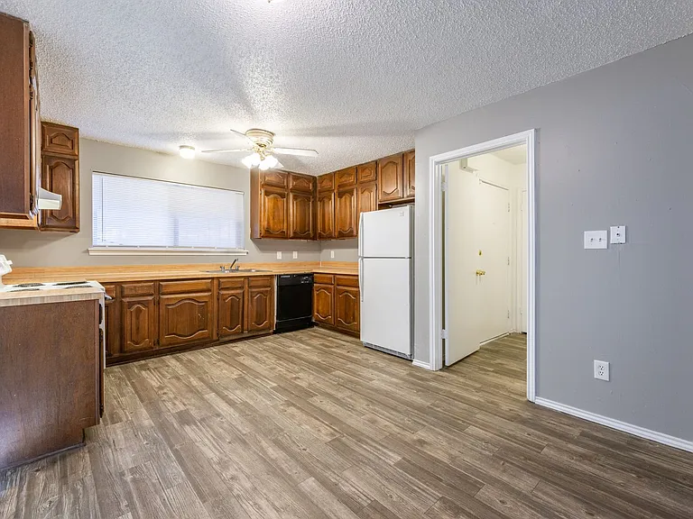 4605 & 4607 Menzer Rd — Photo 12