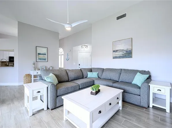 583 Beachwalk Cir #Q-202, Naples, FL 34108