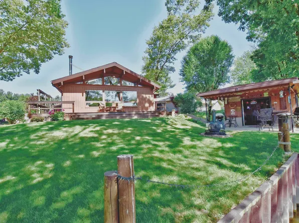 8273 N Kiger Dr, Monticello, IN 47960