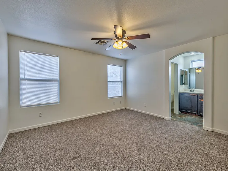 949 Medina De Leon Ave — Photo 9