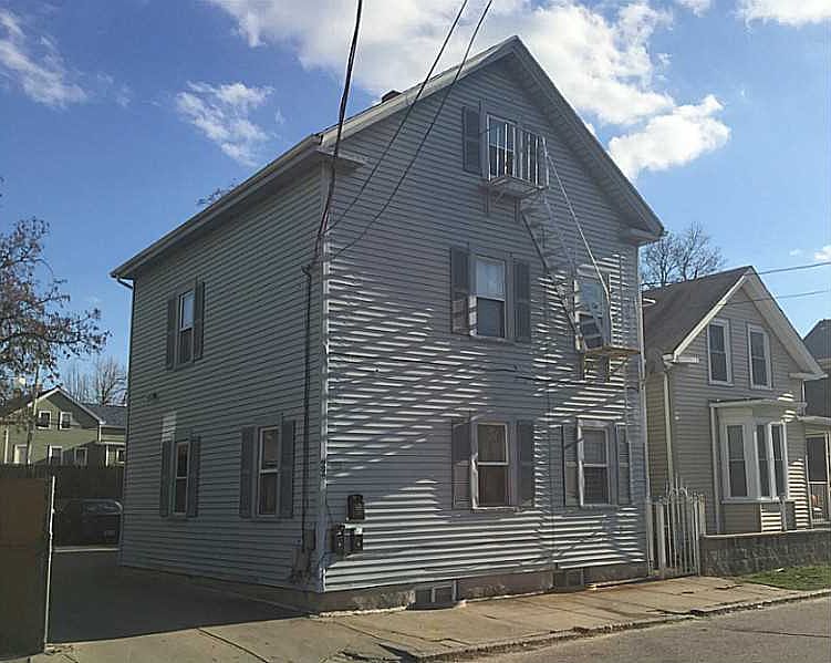 2nd image of 22 Calder St