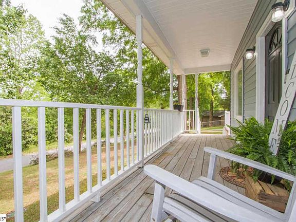 3rd image of 208 Hagood Park Dr